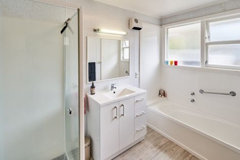 Photo of property in 2 Cranwell Street, Churton Park, Wellington, 6037