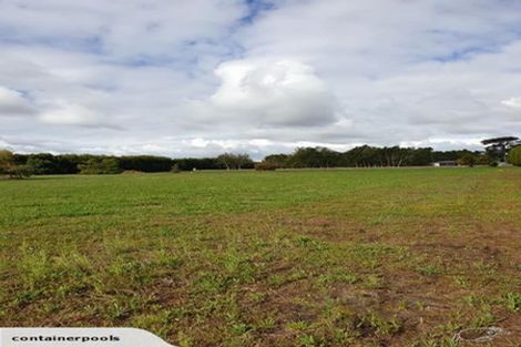 Photo of property in 138 Taupaki Road, Taupaki, 0782