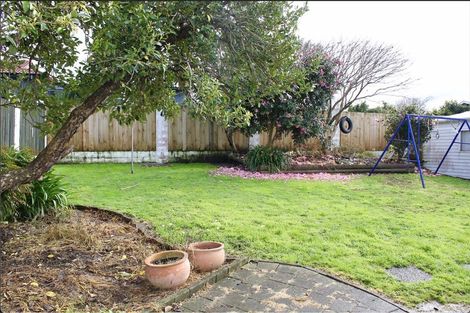 Photo of property in 68 Hyperion Drive, Randwick Park, Auckland, 2105