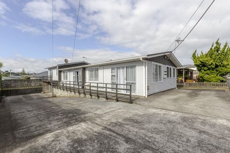 Photo of property in 8 Simons Street, Moturoa, New Plymouth, 4310