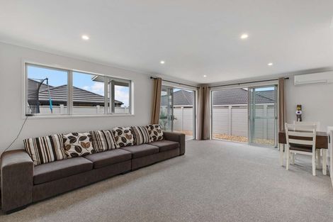 Photo of property in 49 Couldrey Crescent, Red Beach, 0932