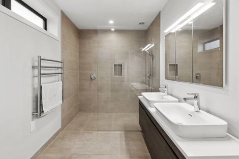 Photo of property in 35 Kirimoko Crescent, Wanaka, 9305