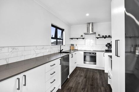 Photo of property in 35 Collins Street, Hawera, 4610