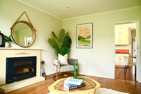 Photo of property in 7 Springside Place, New Lynn, Auckland, 0600