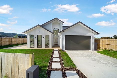 Photo of property in 41 Mcindoe Road, Kumeu, 0810
