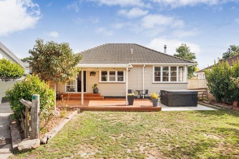 Photo of property in 19 Seddon Street, Takaro, Palmerston North, 4412