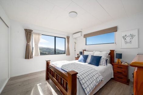 Photo of property in 8 Maraval Crescent, Grenada Village, Wellington, 6037