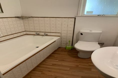 Photo of property in 72 Peach Road, Glenfield, Auckland, 0629