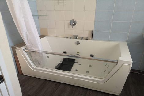 Photo of property in 33a Springs Road, Parakai, 0830