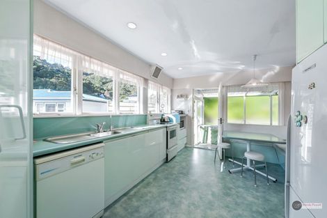 Photo of property in 33 James Grove, Stokes Valley, Lower Hutt, 5019