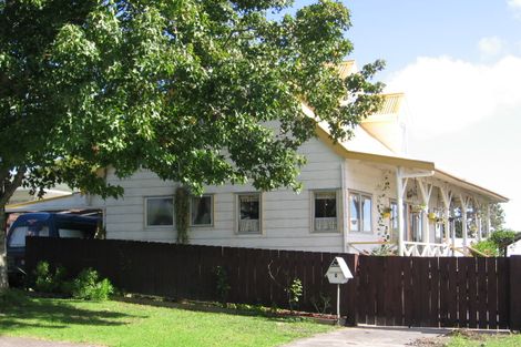 Photo of property in 2 Larissa Avenue, Henderson, Auckland, 0610