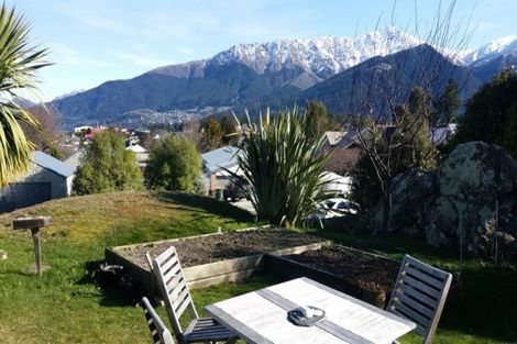 Photo of property in 2 Cypress Court, Kelvin Heights, Queenstown, 9300