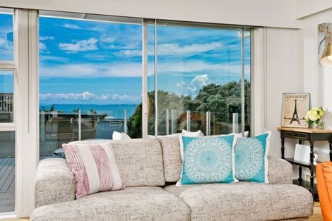 Photo of property in 2/33 Hyde Road, Rothesay Bay, Auckland, 0630