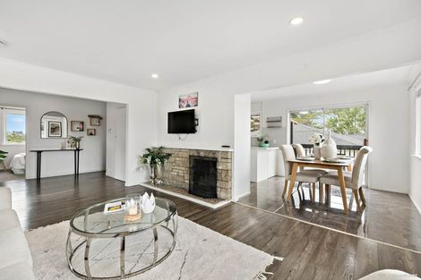 Photo of property in 230 Sunset Road, Windsor Park, Auckland, 0632