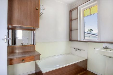 Photo of property in 10 Bungalow Avenue, Point Chevalier, Auckland, 1022
