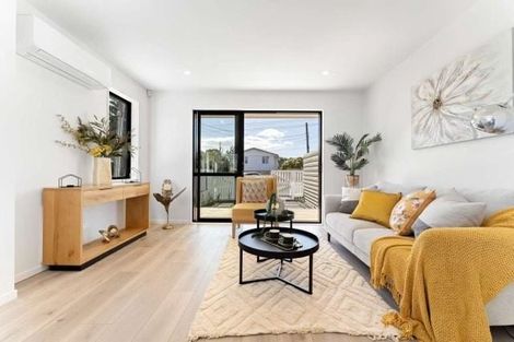 Photo of property in 8/67 Royal View Road, Te Atatu South, Auckland, 0610