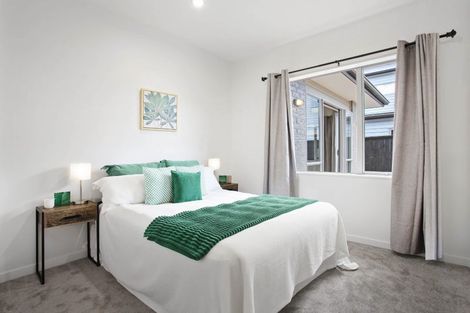 Photo of property in 108 Simpson Road, Henderson Valley, Auckland, 0614