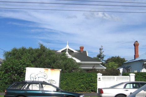 Photo of property in 1/10 Summer Street, Stanley Point, Auckland, 0624