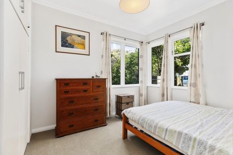 Photo of property in 273 Queens Drive, Lyall Bay, Wellington, 6022