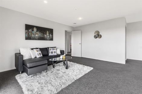 Photo of property in 2/55 Sungrove Rise, Sunnyvale, Auckland, 0612