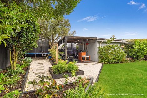 Photo of property in 28 Denise Crescent, Hornby, Christchurch, 8042