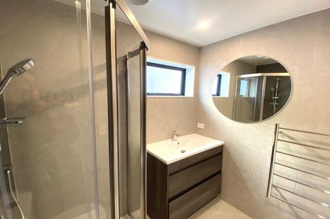 Photo of property in 4/5g Newelm Lane, Flat Bush, Auckland, 2019