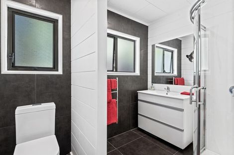 Photo of property in 2/105 Weldene Avenue, Glenfield, Auckland, 0629