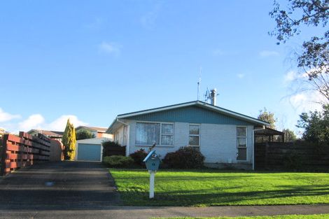 Photo of property in 18 Dunk Place, Milson, Palmerston North, 4414