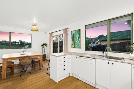 Photo of property in 5 Xena Way, Henderson, Auckland, 0612