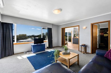 Photo of property in 52 Queens Road, Glen Avon, New Plymouth, 4312