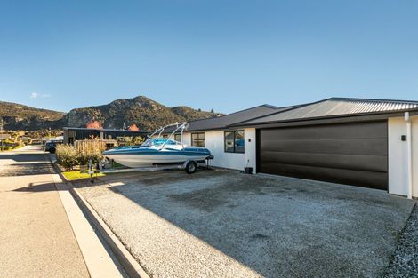 Photo of property in 73 Frye Crescent, Albert Town, Wanaka, 9305