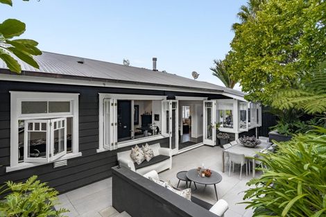 Photo of property in 20 Seabreeze Road, Narrow Neck, Auckland, 0624