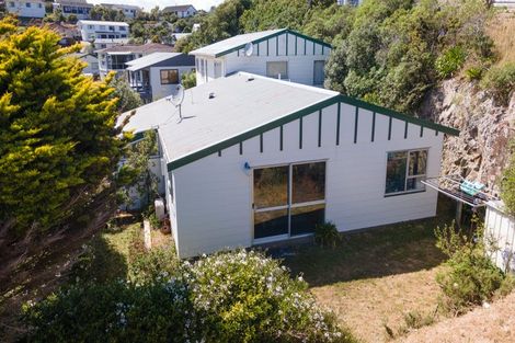 Photo of property in 40b Colchester Crescent, Newlands, Wellington, 6037