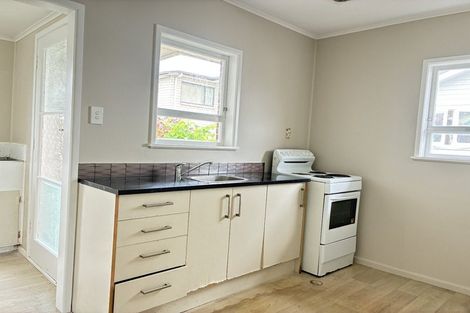 Photo of property in 2/468 Swanson Road, Ranui, Auckland, 0612