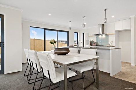 Photo of property in 76 Hayfield Way, Karaka, Papakura, 2113