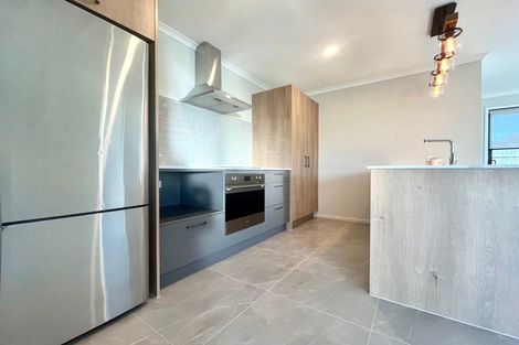 Photo of property in 8 Manaakitia Road, Karaka, 2124