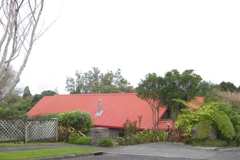 Photo of property in 22 Sequoia Grove, Merrilands, New Plymouth, 4312