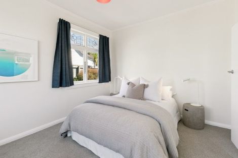 Photo of property in 174 Queens Drive, Lyall Bay, Wellington, 6022