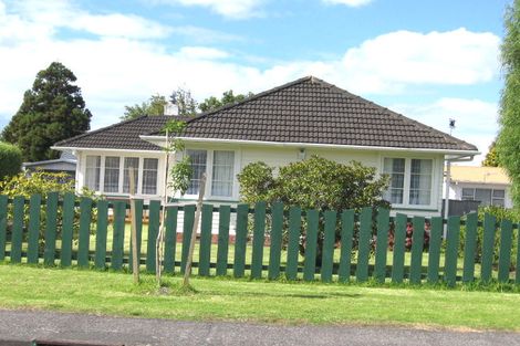 Photo of property in 27 Kervil Avenue, Te Atatu Peninsula, Auckland, 0610