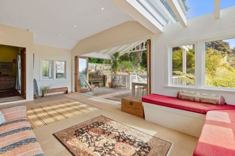 Photo of property in 15 Pitoitoi Road, Days Bay, Lower Hutt, 5013