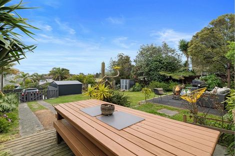 Photo of property in 1/2c Sunnynook Road, Sunnynook, Auckland, 0620