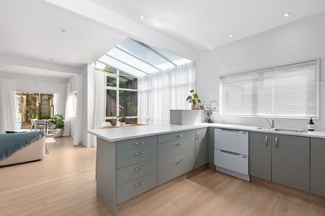 Photo of property in 18 Beach Road, Plimmerton, Porirua, 5026