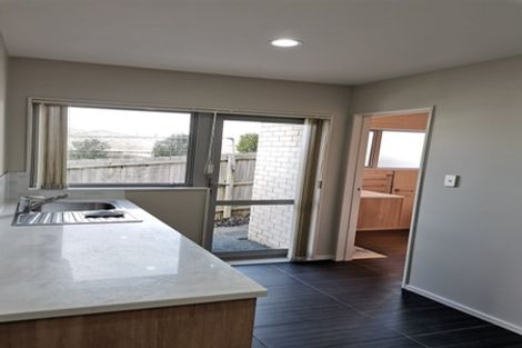 Photo of property in 22 Namsan Close, Fairview Heights, Auckland, 0632