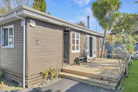 Photo of property in 1 Wyndham Road, Hannahs Bay, Rotorua, 3010