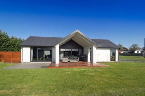 Photo of property in 16 Kelburn Place, Tinwald, Ashburton, 7700
