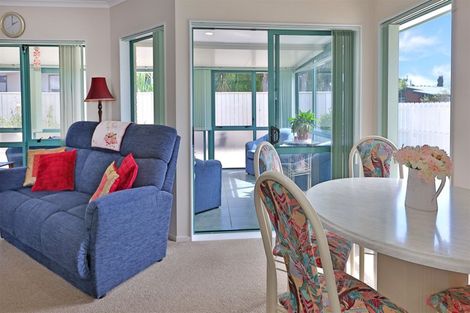 Photo of property in 1 Poinsettia Place, Henderson, Auckland, 0610