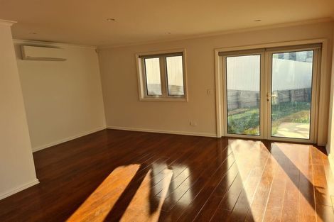 Photo of property in 36 Trias Road, Totara Vale, Auckland, 0629