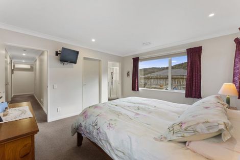 Photo of property in 14 Sun Valley Way, Wainuiomata, Lower Hutt, 5014