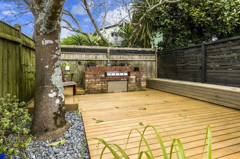 Photo of property in 42 Hellyers Street, Birkdale, Auckland, 0626