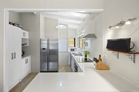 Photo of property in 99 Kawakawa Bay Coast Road, Kawakawa Bay, Papakura, 2585